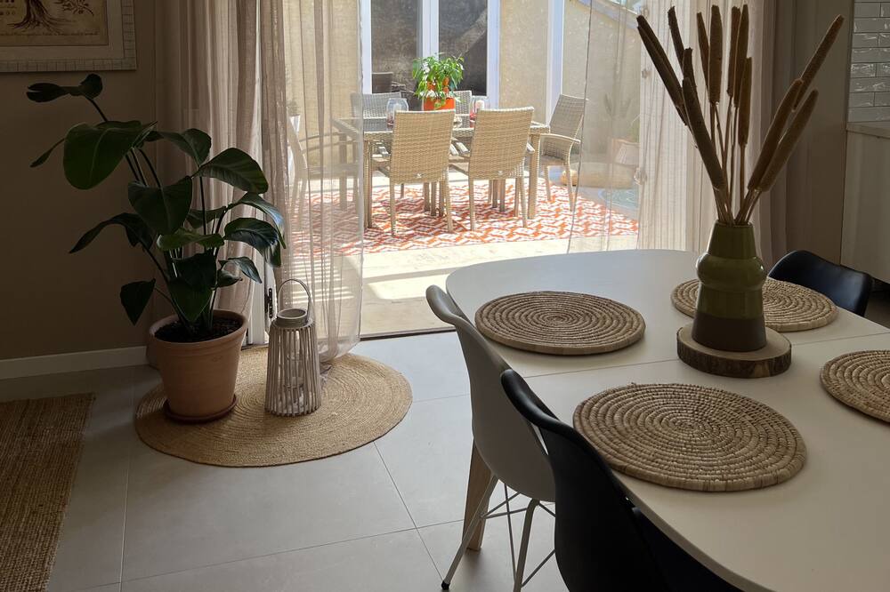 Photo of Livingroom in Camaret-sur-Aigues