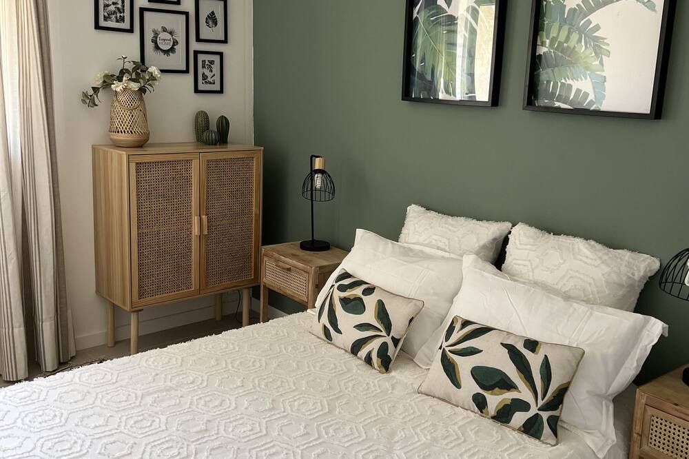 Photo of Bedroom in Camaret-sur-Aigues