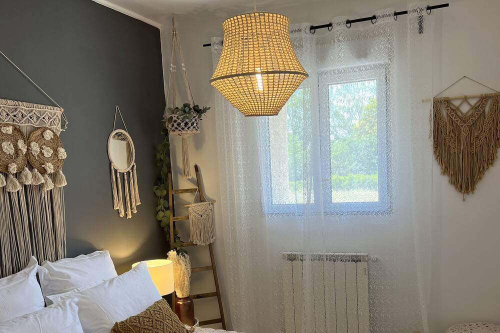 Photo of Bedroom in Camaret-sur-Aigues
