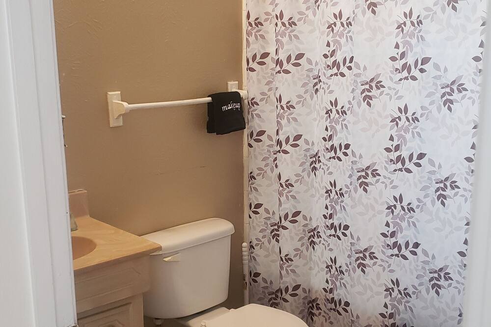 Photo of Bathroom in Highland Historic District