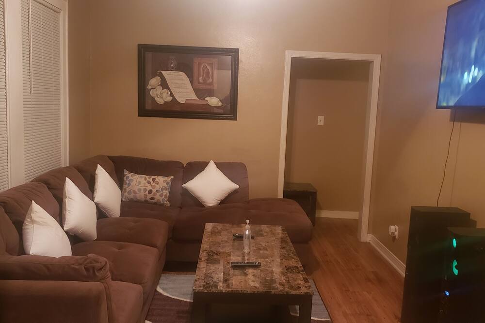 Photo of Livingroom in Highland Historic District