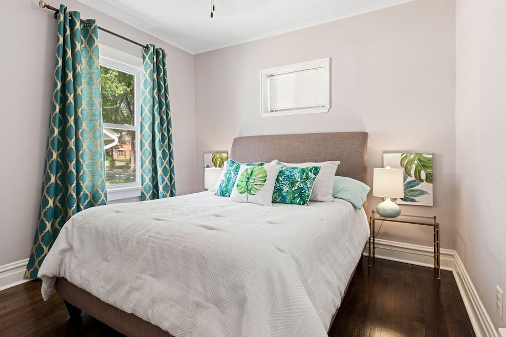 Photo of Bedroom in Oak Lawn