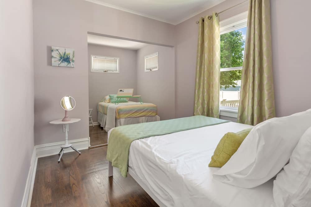 Photo of Bedroom in Oak Lawn