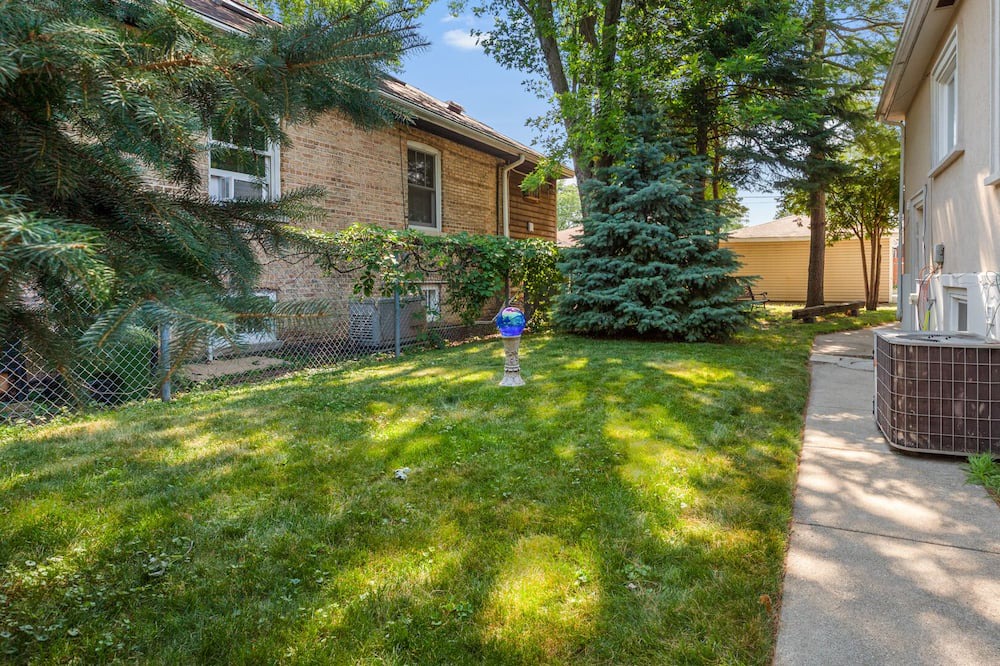 Photo of Outdoor in Oak Lawn