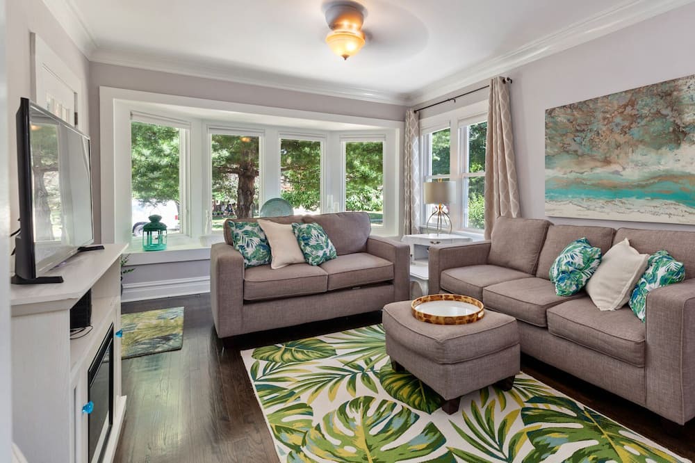 Photo of Livingroom in Oak Lawn