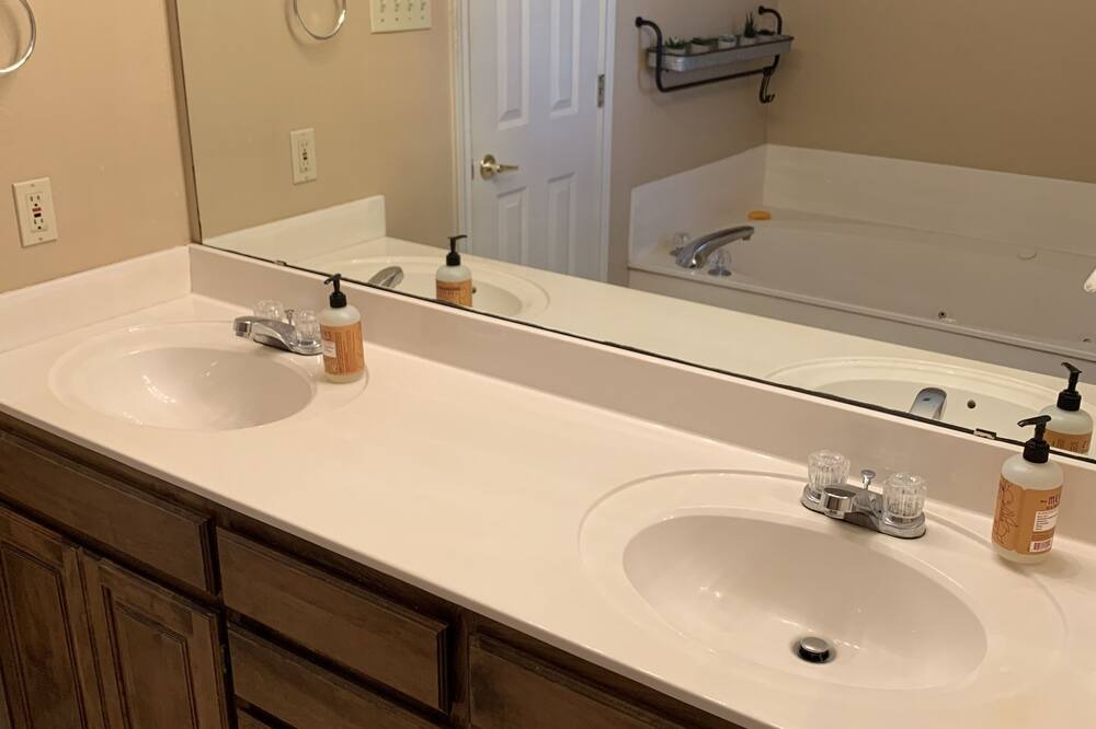 Photo of Bathroom in San Saba