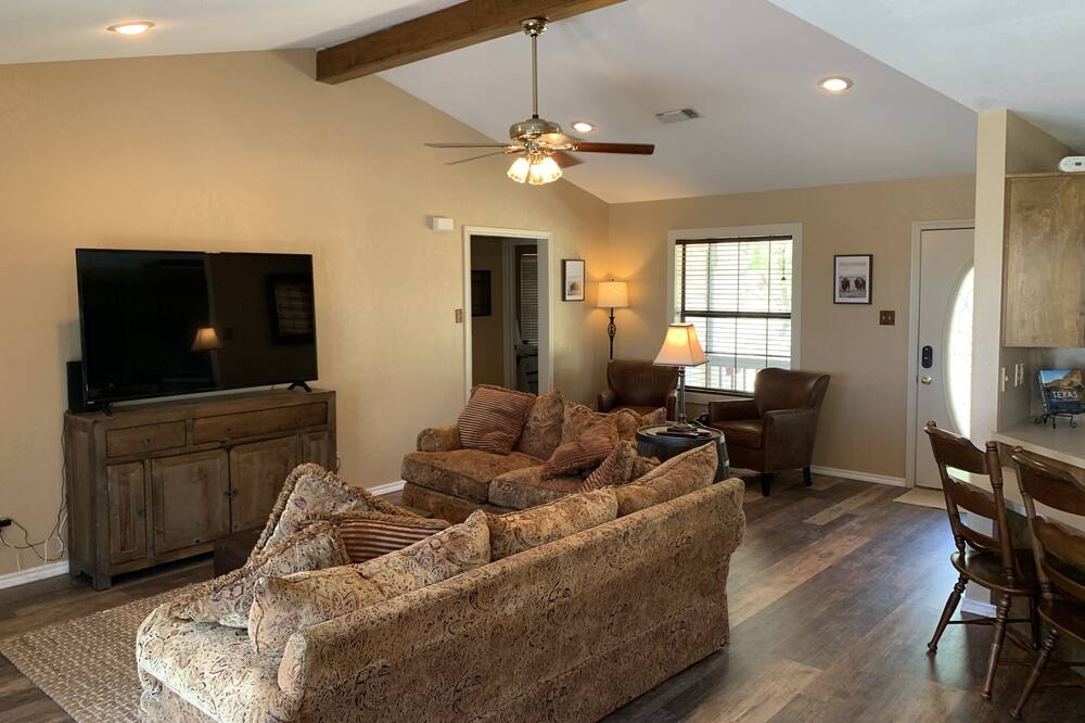 Photo of Livingroom in San Saba