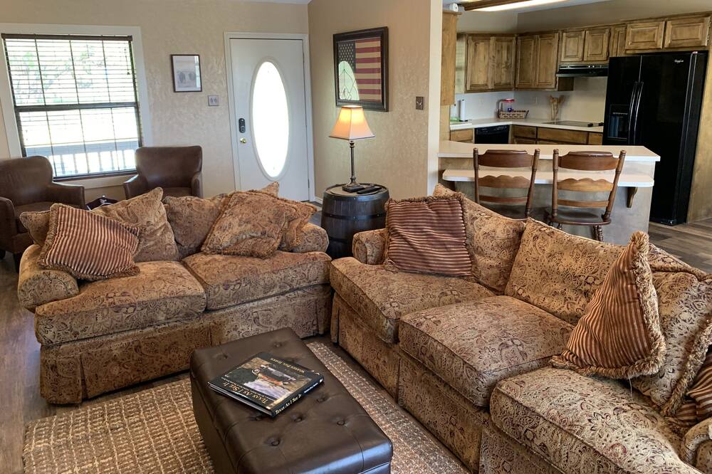 Photo of Livingroom in San Saba