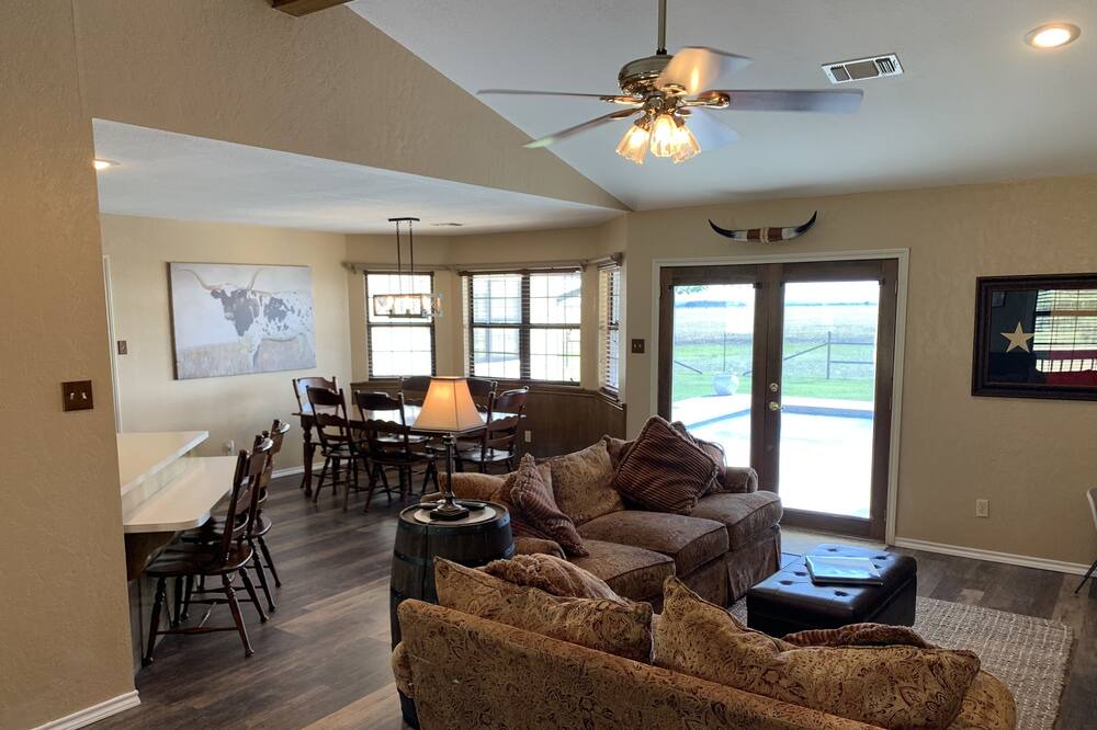 Photo of Livingroom in San Saba