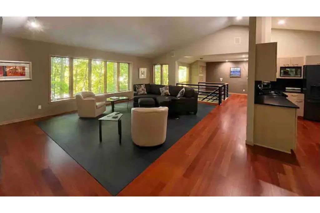 Photo of Livingroom in Suttons Bay