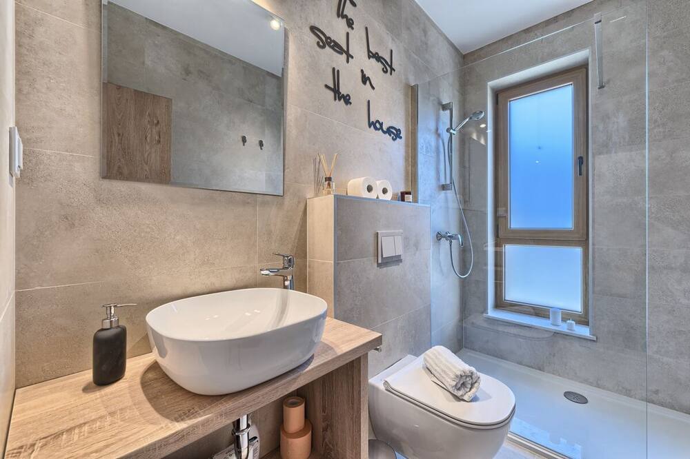 Photo of Bathroom in Turanj
