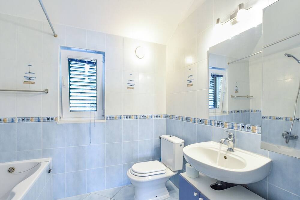 Photo of Bathroom in Krizni rat