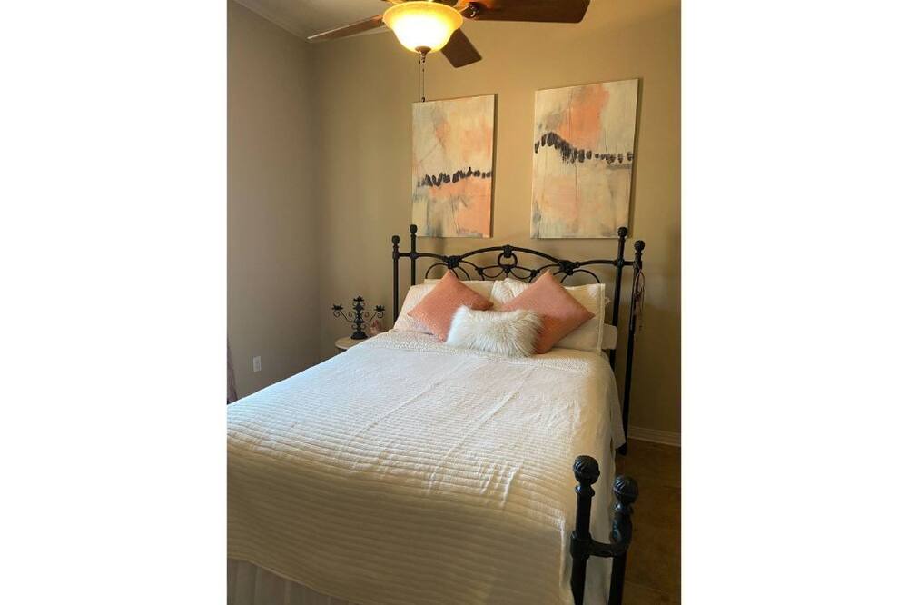 Photo of Bedroom in Benton