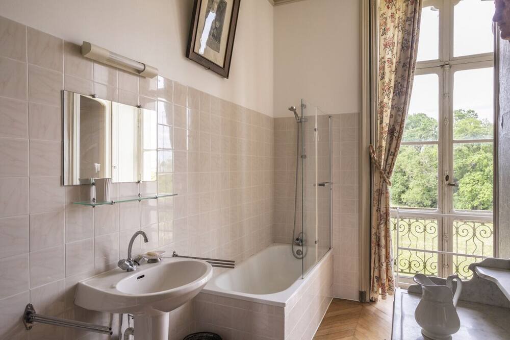 Photo of Bathroom in La Jumelliere