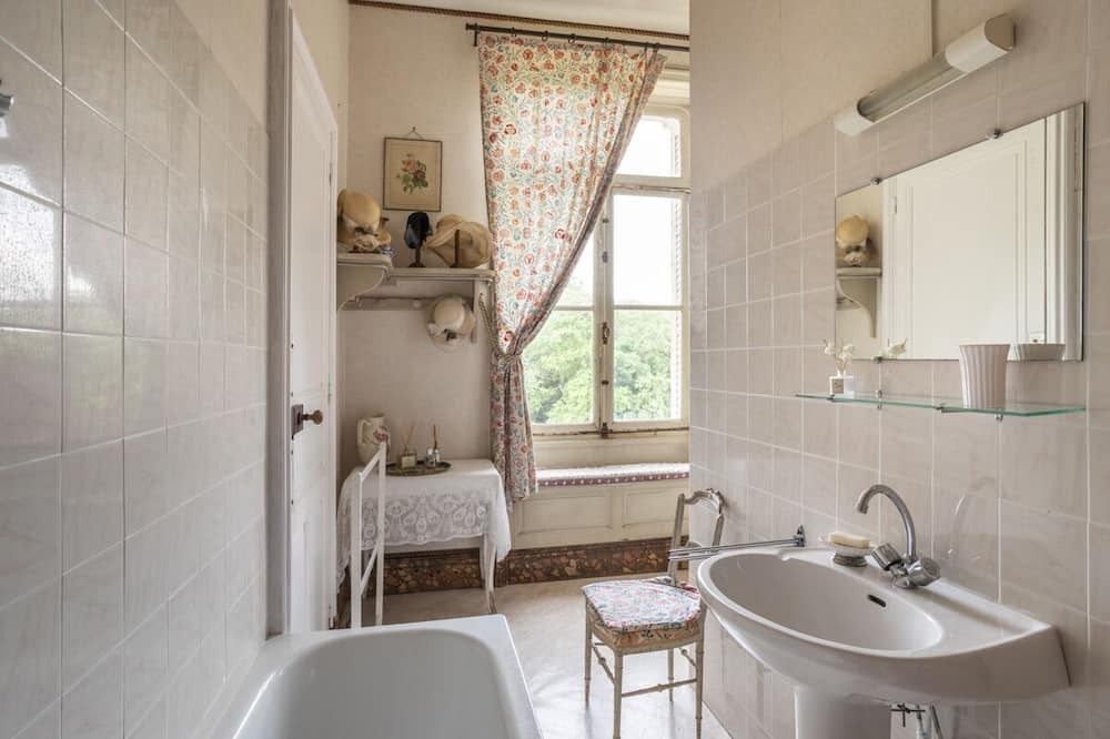 Photo of Bathroom in La Jumelliere