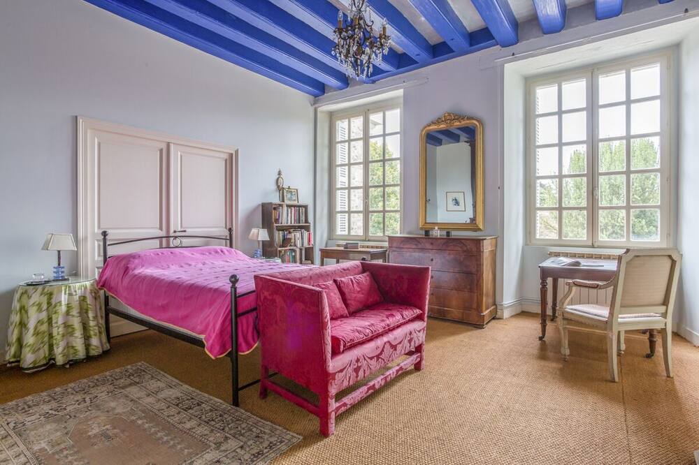Photo of Bedroom in Villeloin-Coulange