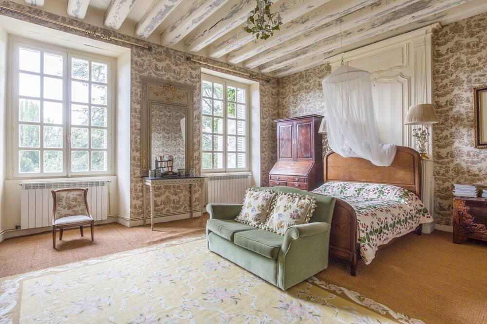 Photo of Bedroom in Villeloin-Coulange