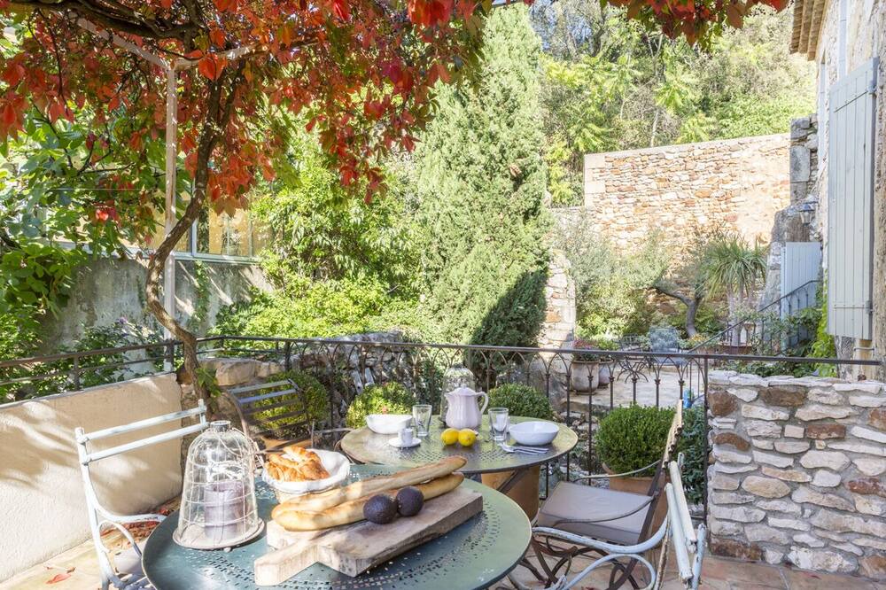 Photo of Patio Balcony in La Capelle-et-Masmolene