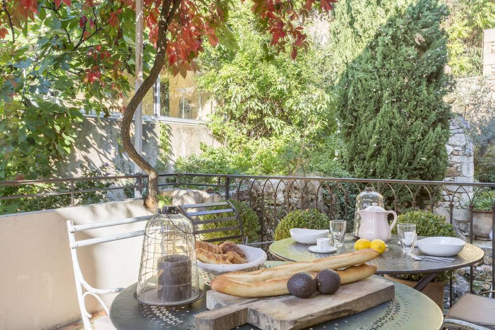 Photo of Patio Balcony in La Capelle-et-Masmolene
