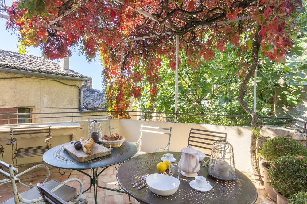 Photo of Patio Balcony in La Capelle-et-Masmolene
