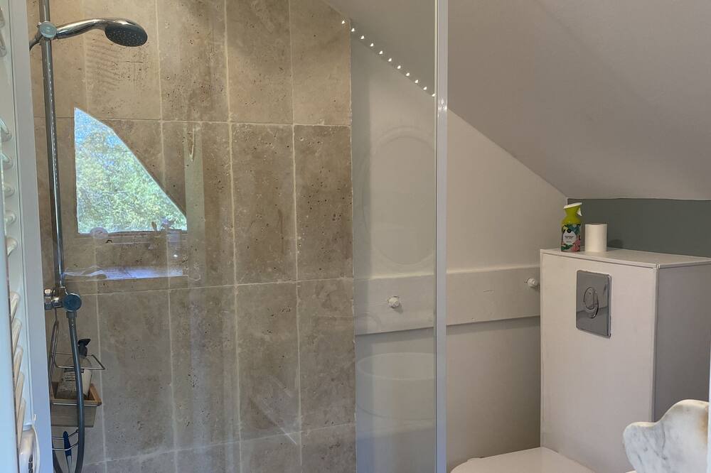 Photo of Bathroom in Andresy