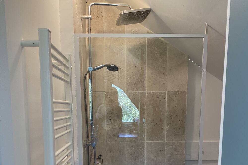 Photo of Bathroom in Andresy