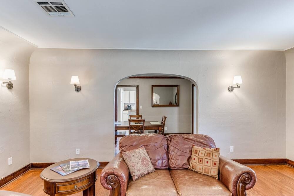 Photo of Livingroom in Central Oklahoma City
