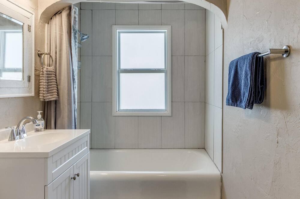 Photo of Bathroom in Central Oklahoma City