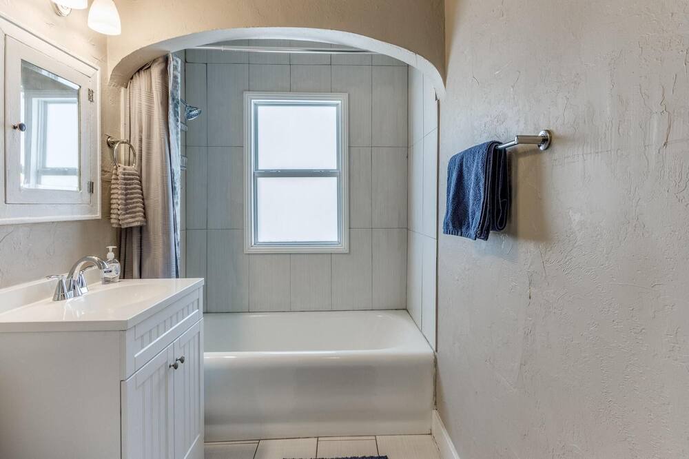 Photo of Bathroom in Central Oklahoma City