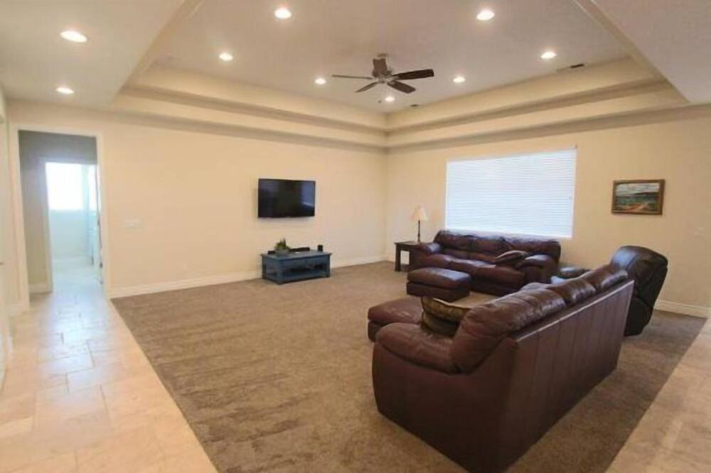 Photo of Livingroom in Hurricane