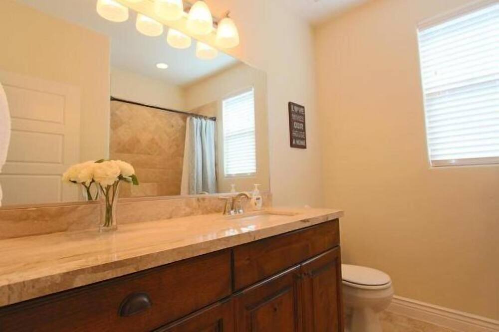 Photo of Bathroom in Hurricane