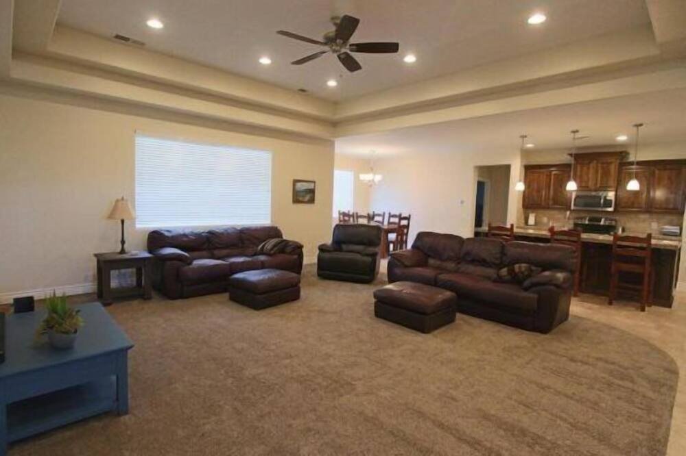 Photo of Livingroom in Hurricane