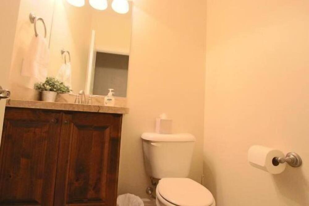 Photo of Bathroom in Hurricane