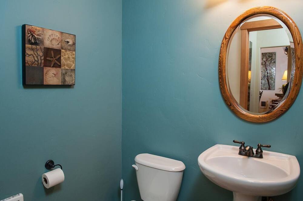 Photo of Bathroom in Rockaway Beach