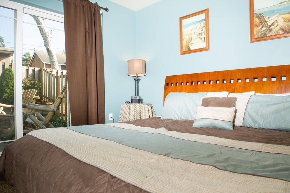 Photo of Bedroom in Rockaway Beach