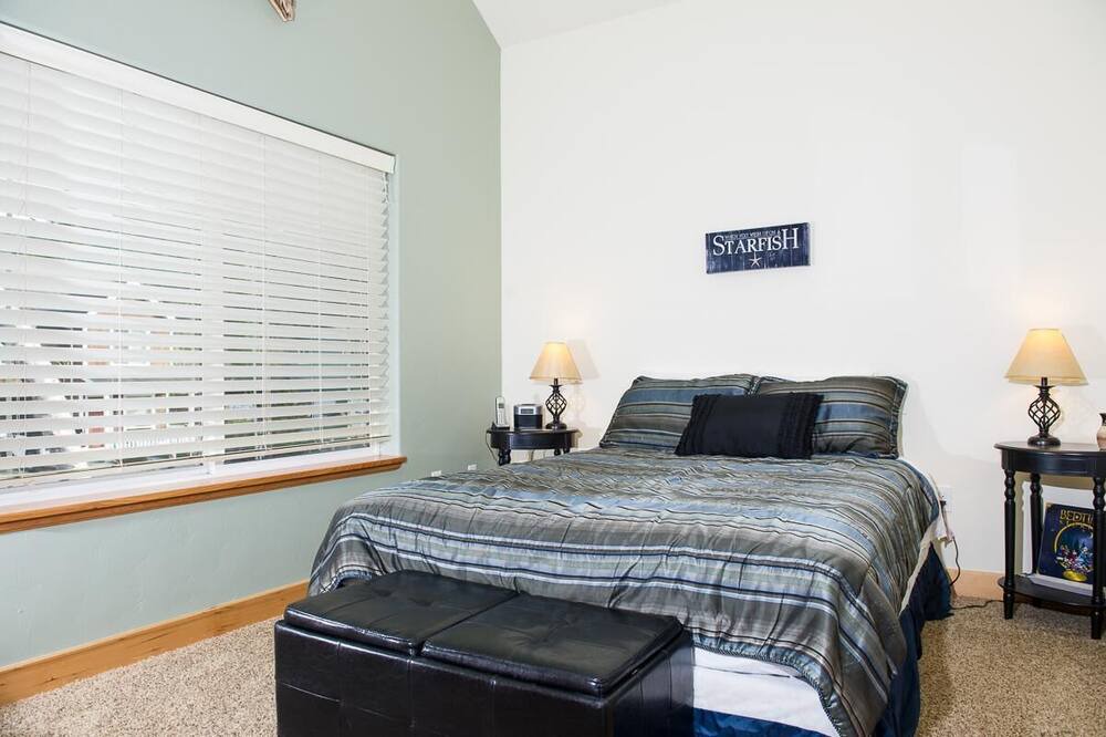 Photo of Bedroom in Rockaway Beach