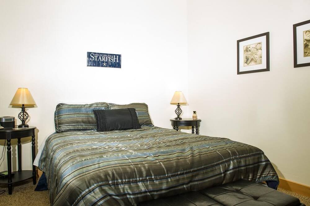 Photo of Bedroom in Rockaway Beach
