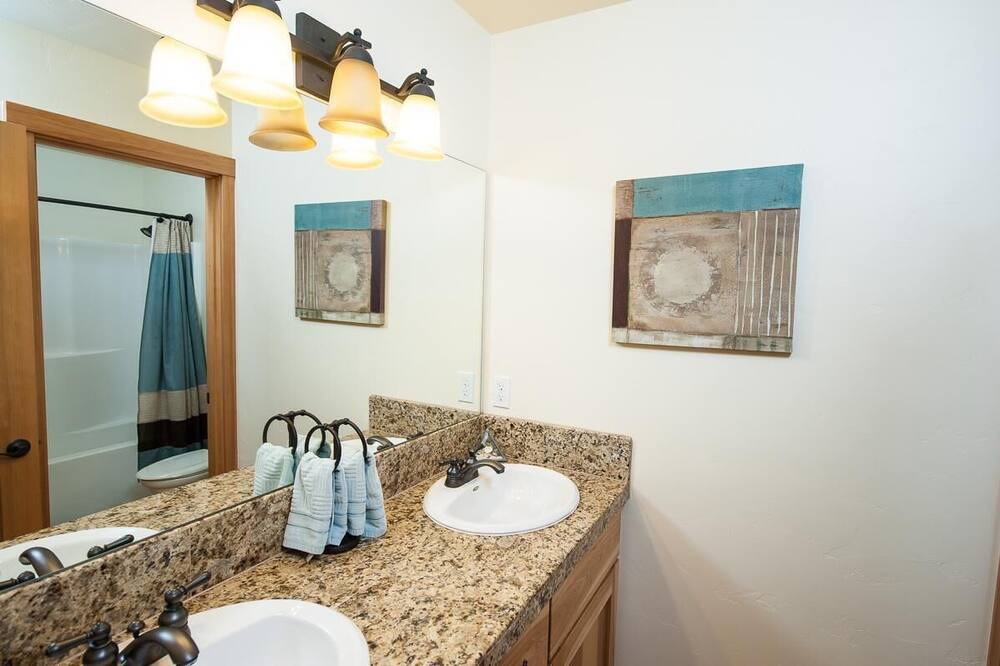 Photo of Bathroom in Rockaway Beach