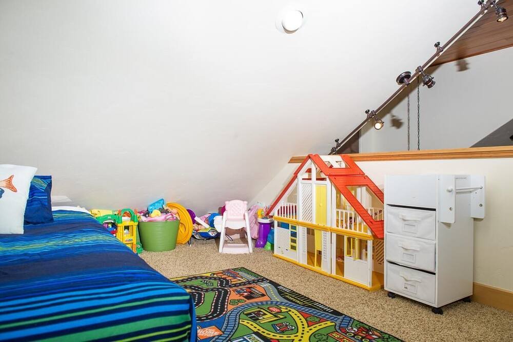 Photo of Bedroom in Rockaway Beach