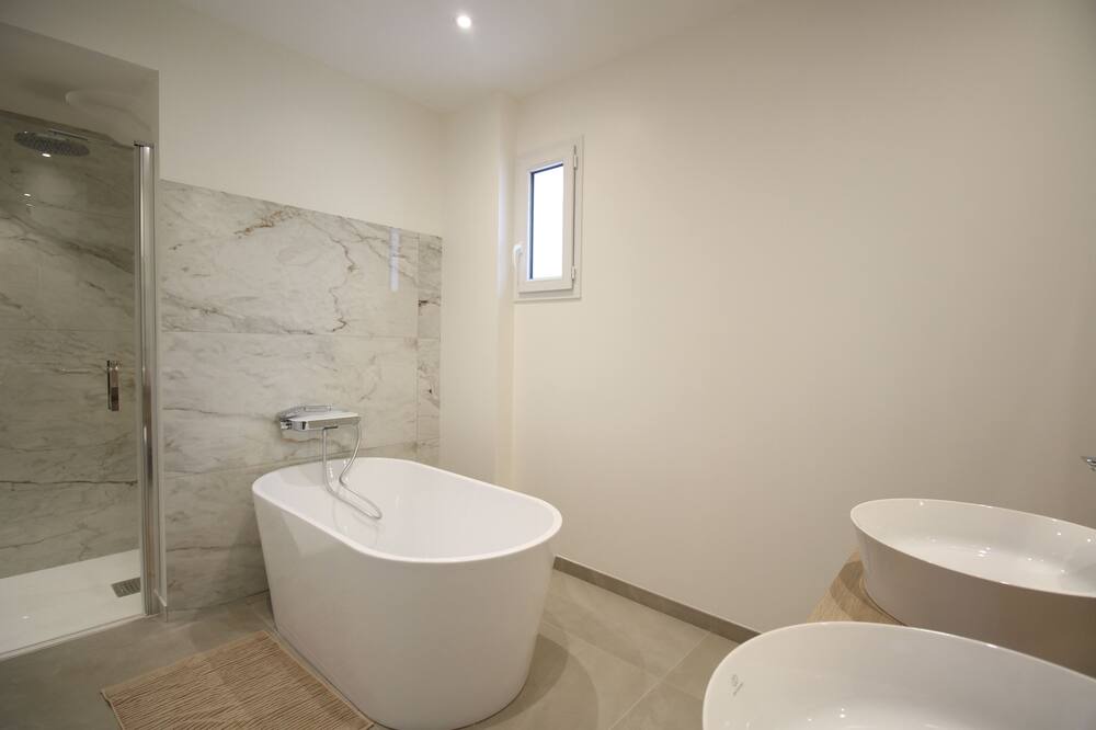 Photo of Bathroom in Caseneuve