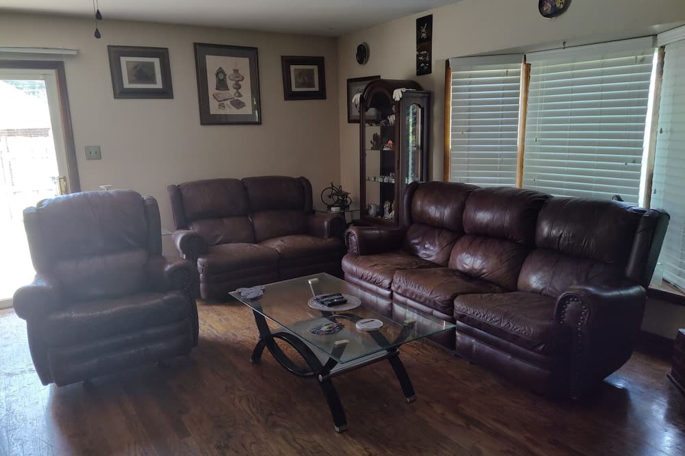 Photo of Livingroom in Jeffersontown