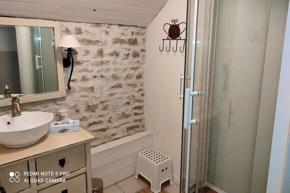 Photo of Bathroom in Brizambourg