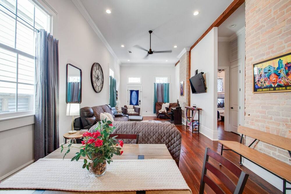 Photo of Livingroom in Esplanade Ridge