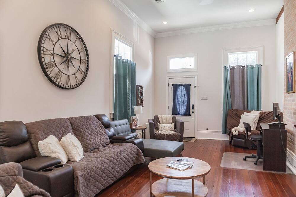 Photo of Livingroom in Esplanade Ridge