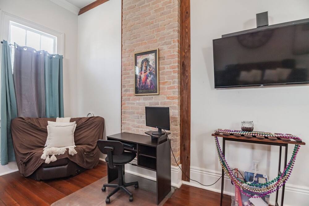 Photo of Livingroom in Esplanade Ridge