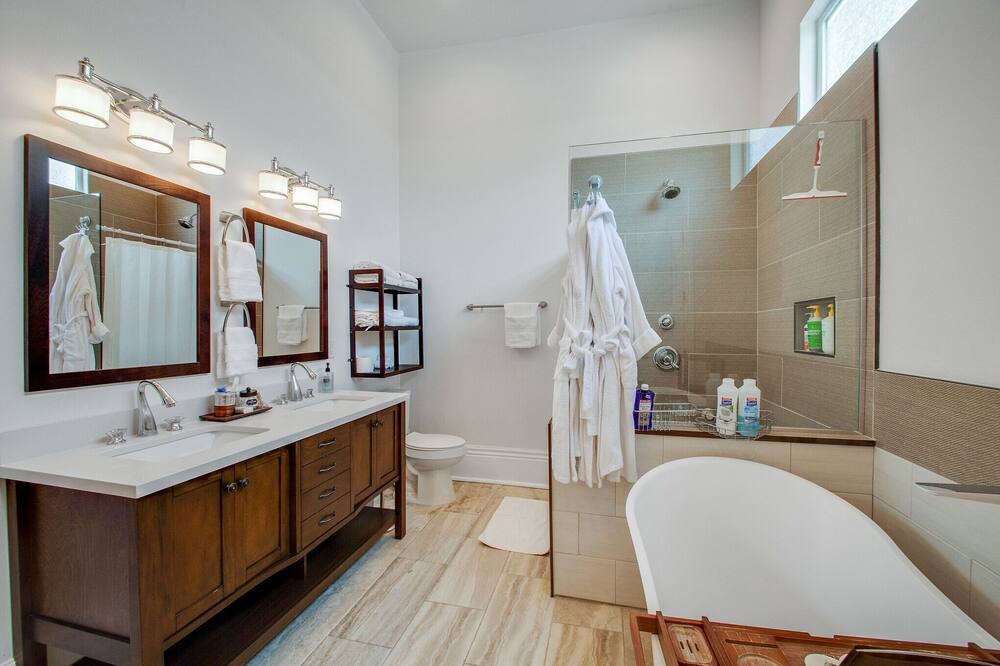 Photo of Bathroom in Esplanade Ridge