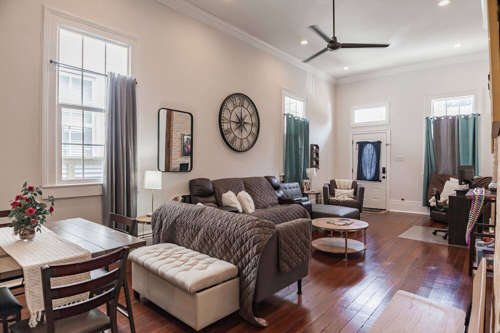 Photo of Livingroom in Esplanade Ridge