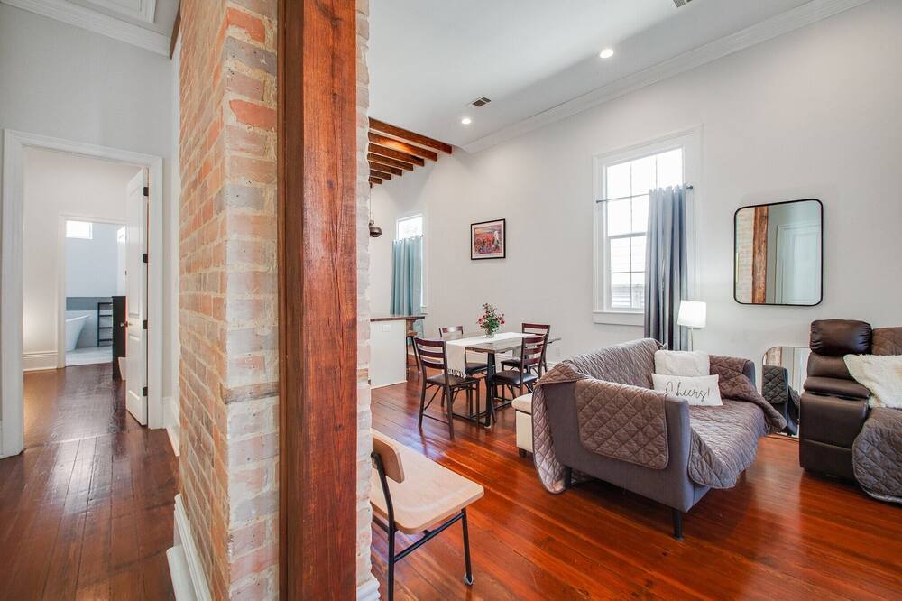 Photo of Livingroom in Esplanade Ridge