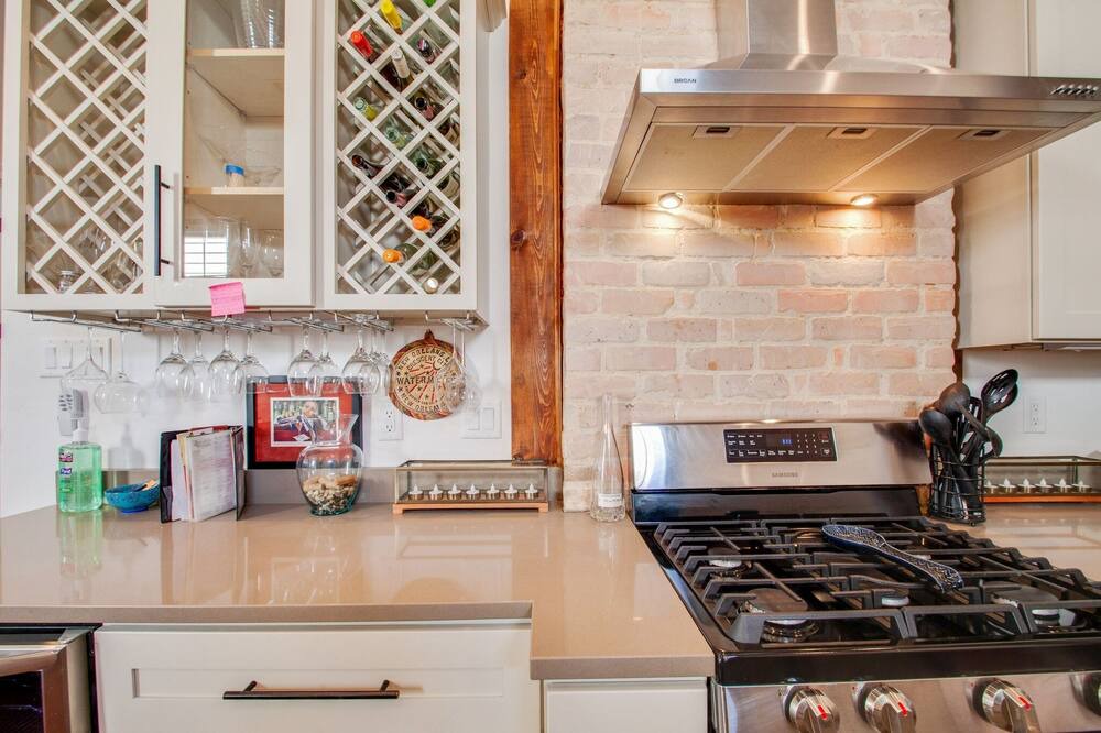 Photo of Kitchen in Esplanade Ridge