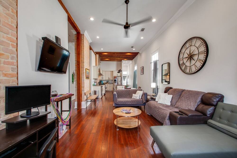 Photo of Livingroom in Esplanade Ridge